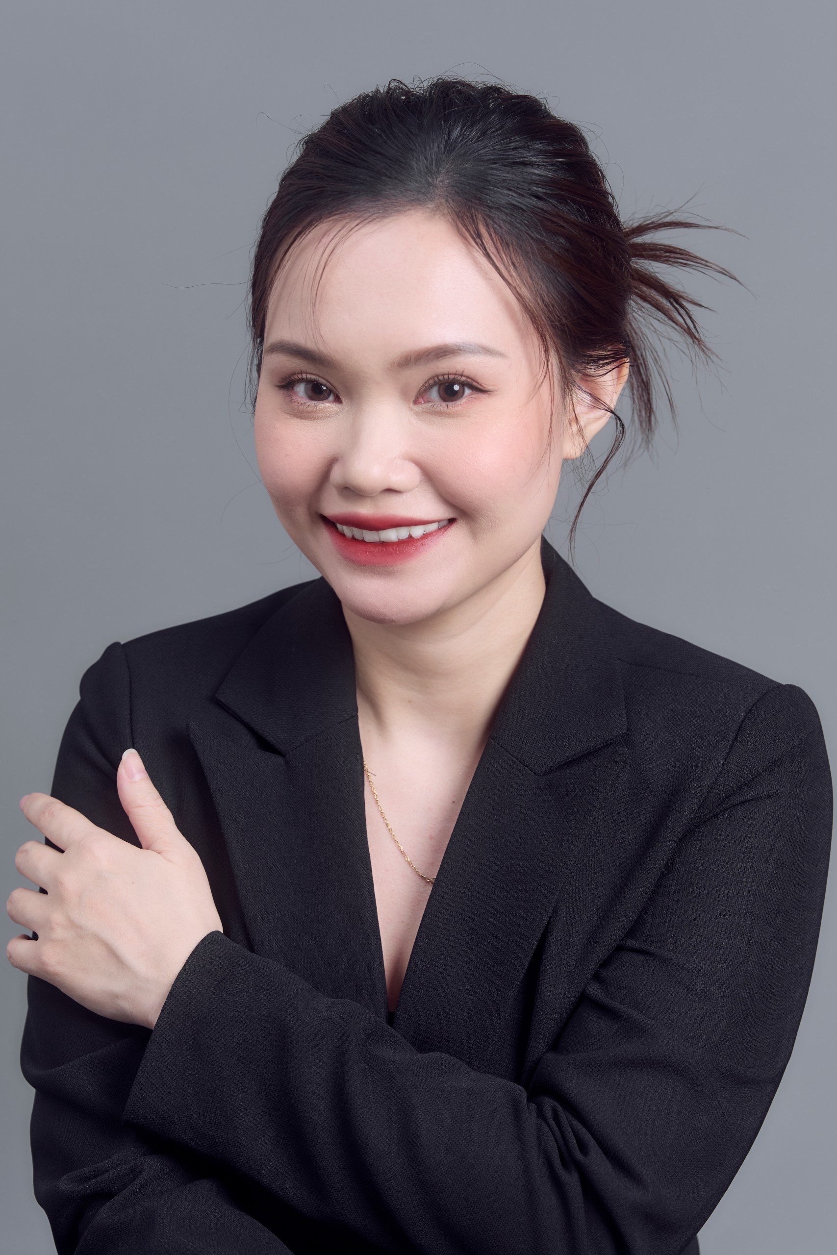 Annie Huỳnh diễn giả marketing thực chiến chia sẻ chiến lược tăng trưởng và chuẩn hóa đội ngũ bán hàng