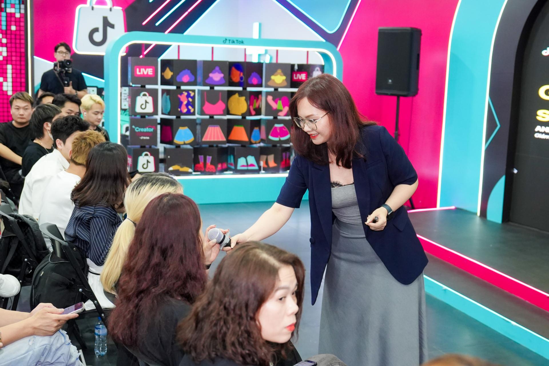 Annie Huỳnh đào tạo và nhân bản đội ngũ sales theo quy trình chuẩn hóa bài bản 