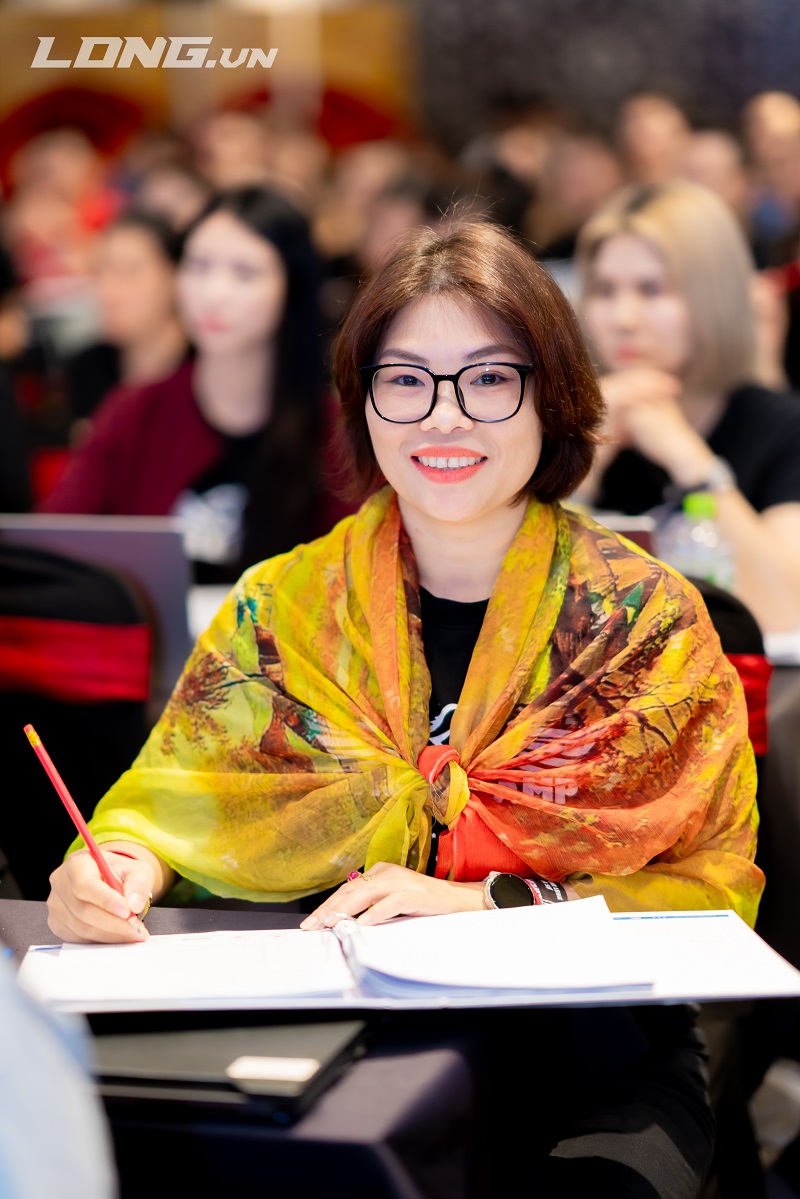 Chân dung Hồng Xiêm, người phụ nữ mạnh mẽ lựa chọn kinh doanh tử tế để đạt thành công trong bình an.