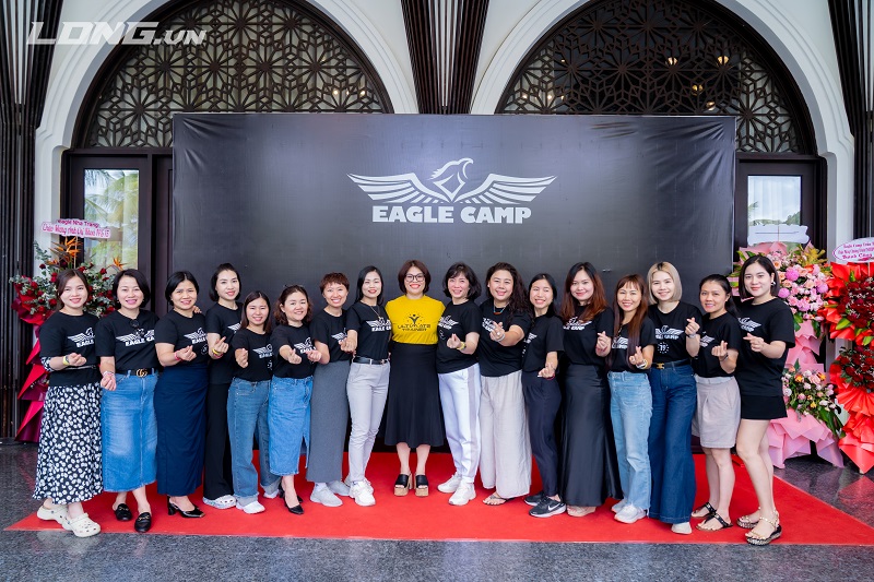 Hồng Xiêm trong hành trình kinh doanh và phát triển bản thân, đại diện cho lối sống kỷ luật và tỉnh thức.