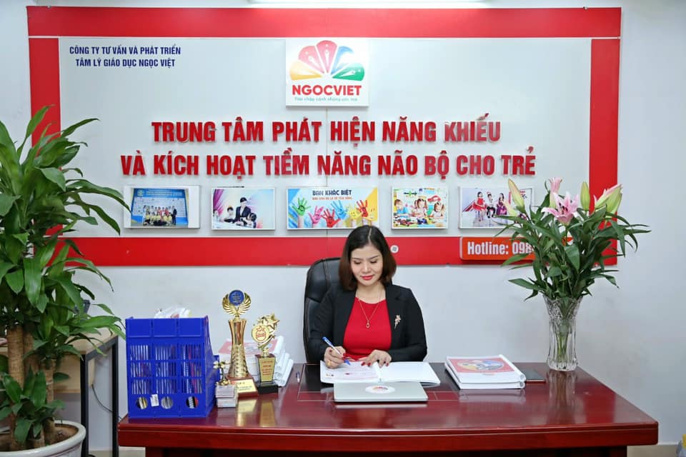 Hình ảnh Nguyễn Hồng Ngọc trong hành trình khởi nghiệp ngành tư vấn tâm lý giáo dục tại Việt Nam